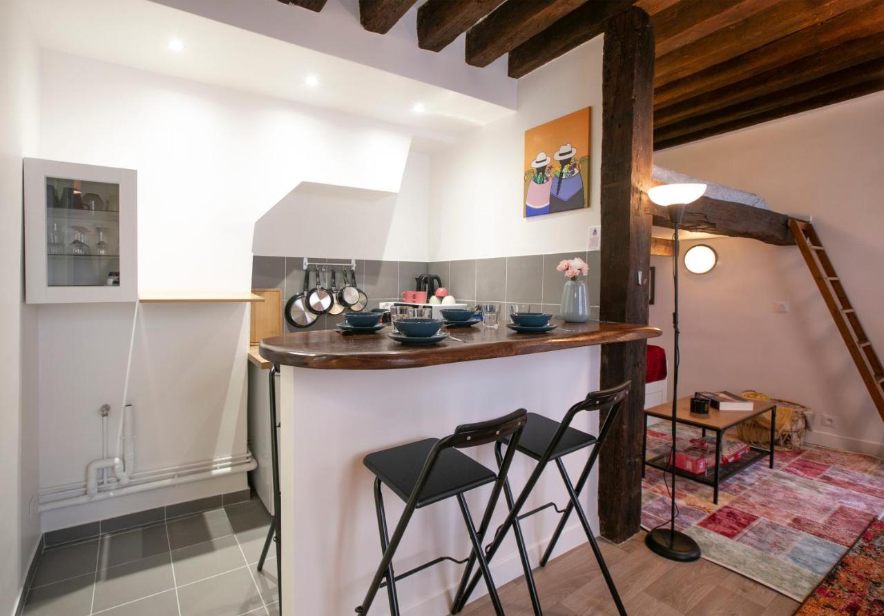 Authentic Apartment In Center Of Parisian Marais Luaran gambar
