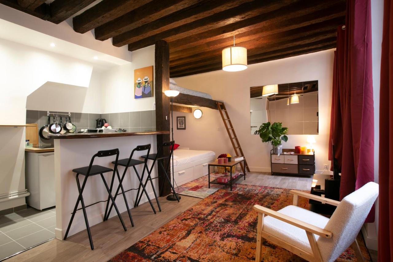 Authentic Apartment In Center Of Parisian Marais Luaran gambar