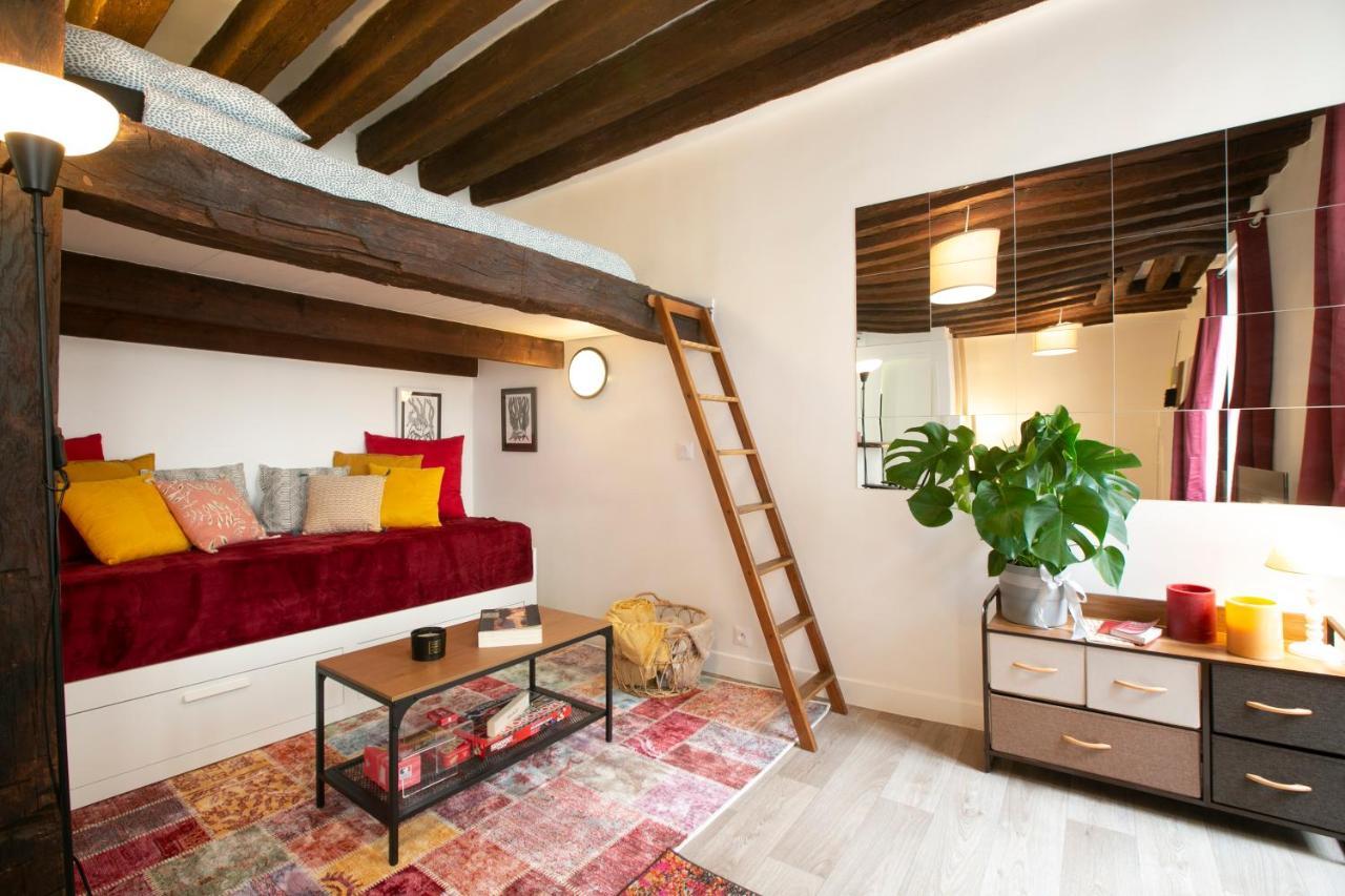 Authentic Apartment In Center Of Parisian Marais Luaran gambar
