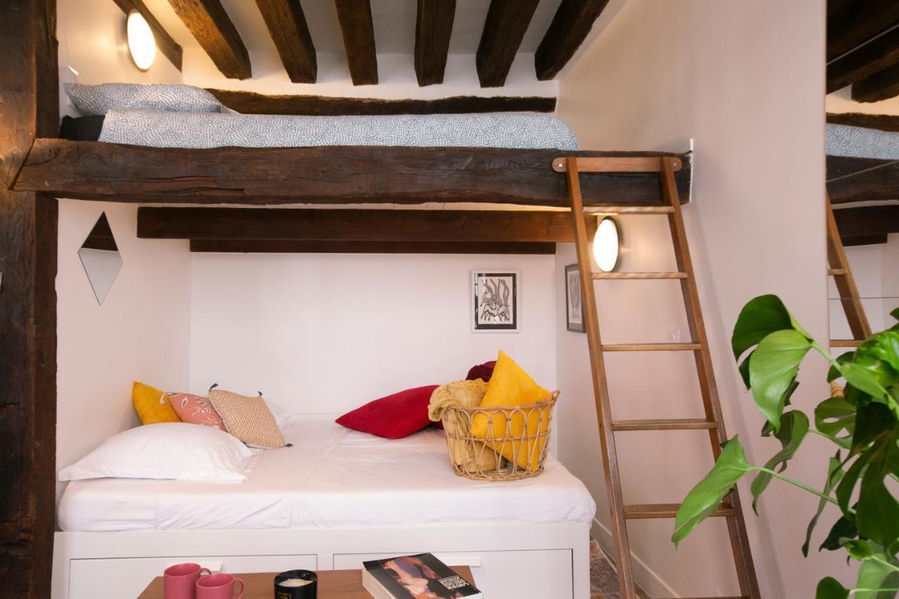 Authentic Apartment In Center Of Parisian Marais Luaran gambar