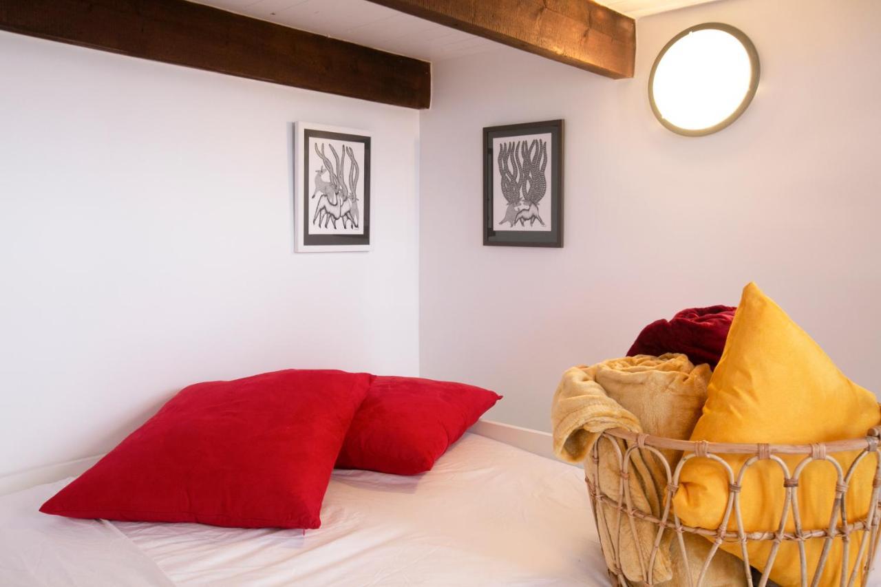 Authentic Apartment In Center Of Parisian Marais Luaran gambar