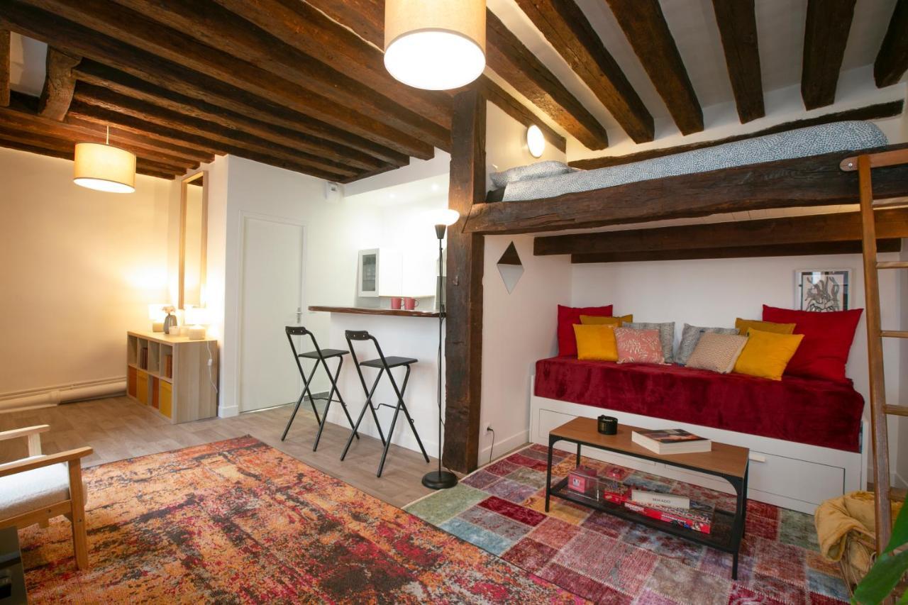 Authentic Apartment In Center Of Parisian Marais Luaran gambar