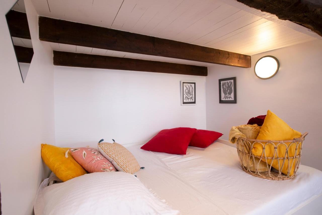 Authentic Apartment In Center Of Parisian Marais Luaran gambar
